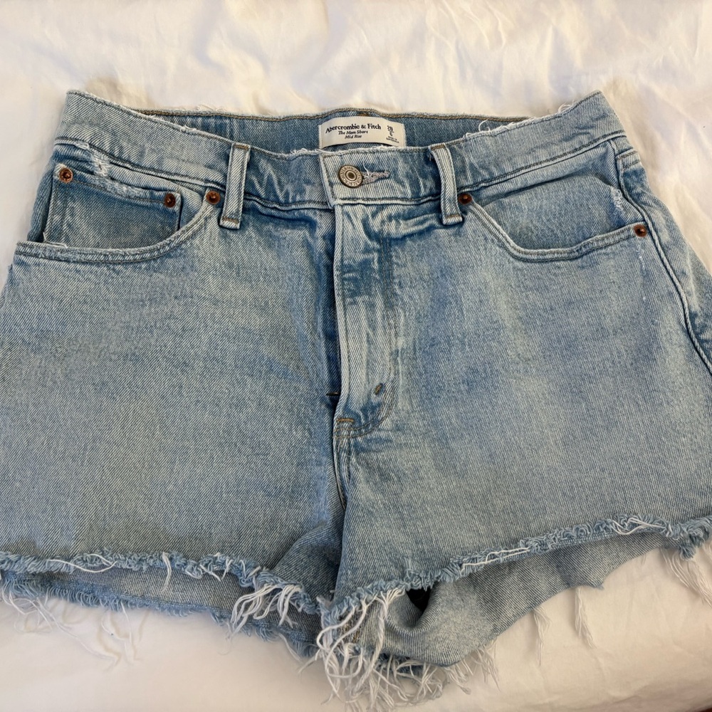 Abercrombie & Fitch Light Wash Denim Cutoff Shorts The Mom Short Mid Rise